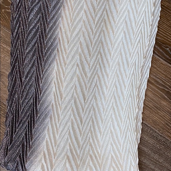 SCARVES - Picture 3 of 8